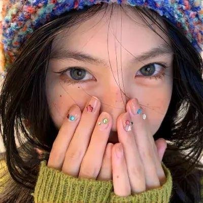 追梦的黎族女娃娃
